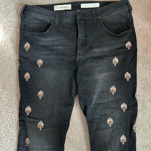 Pilcro and the letterpress black jeans with stone and sequin adornments. Size 32